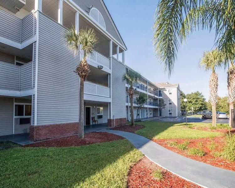 Hometowne Studios By Red Roof Orlando South Williamsburg Exterior photo